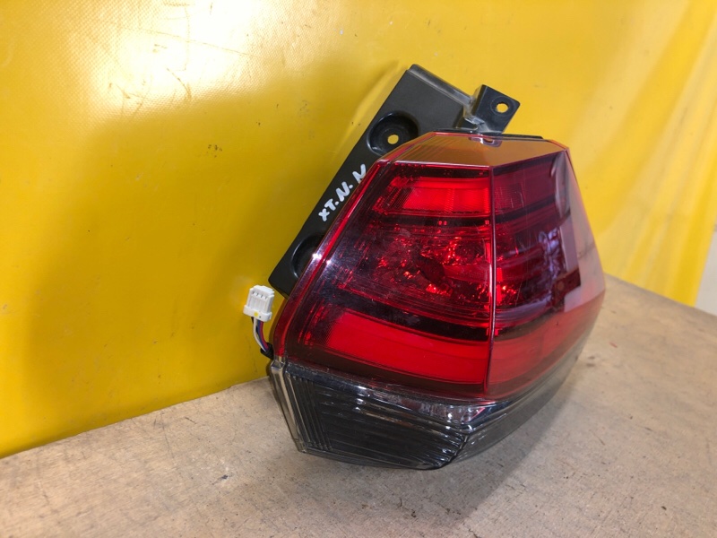 Фонарь наружный правый NISSAN X-TRAIL/ROGUE T32 13-20 Фонарь наружный правый NISSAN X-TRAIL/ROGUE T32 13-20