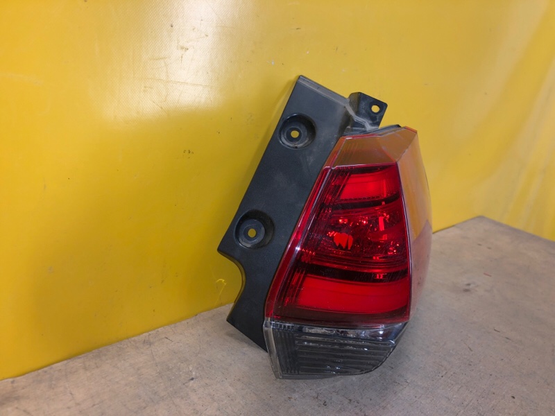 Фонарь наружный правый NISSAN X-TRAIL/ROGUE T32 13-20 Фонарь наружный правый NISSAN X-TRAIL/ROGUE T32 13-20