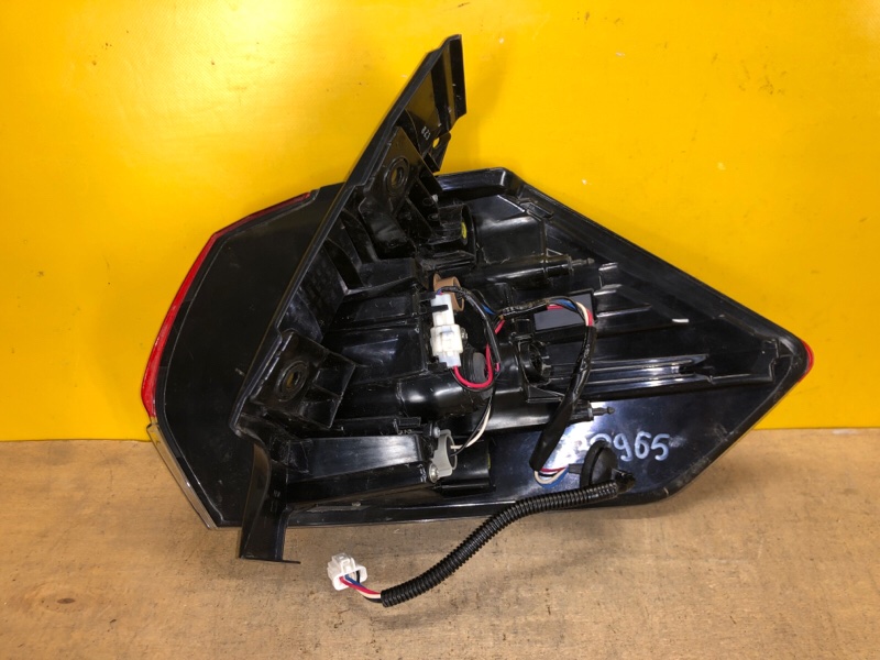 Фонарь наружный левый X-TRAIL/ROGUE T32 13-20 Фонарь наружный левый X-TRAIL/ROGUE T32 13-20