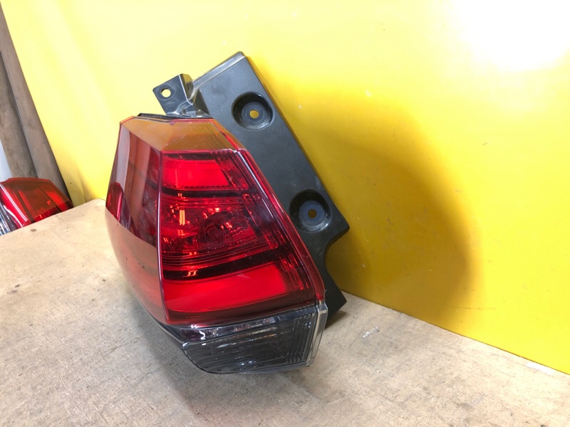 Фонарь наружный левый X-TRAIL/ROGUE T32 13-20 Фонарь наружный левый X-TRAIL/ROGUE T32 13-20