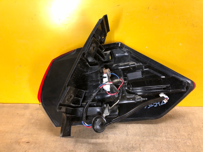 Фонарь наружный левый X-TRAIL/ROGUE T32 13-20 Фонарь наружный левый X-TRAIL/ROGUE T32 13-20