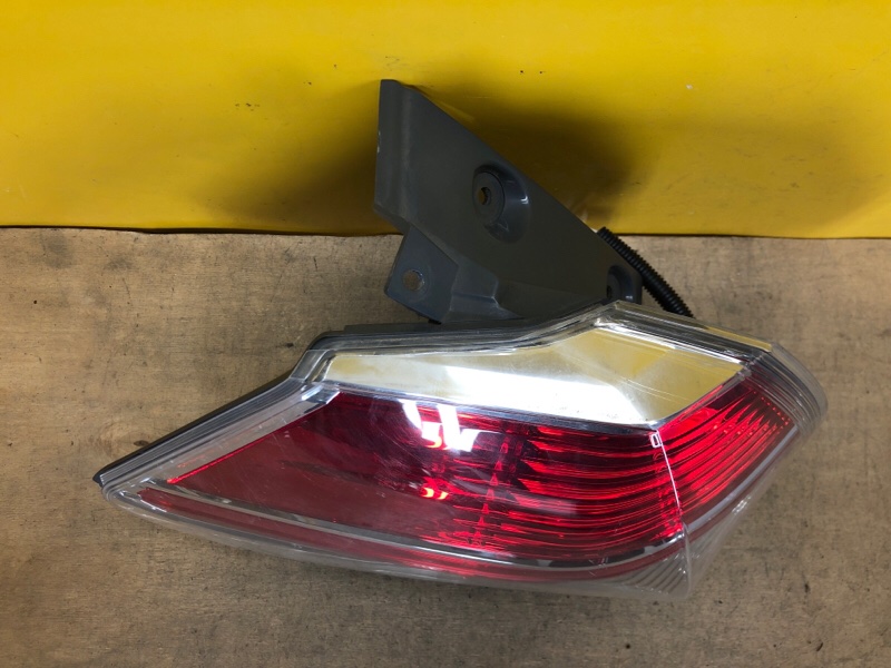 Фонарь наружный левый X-TRAIL/ROGUE T32 13-20 Фонарь наружный левый X-TRAIL/ROGUE T32 13-20