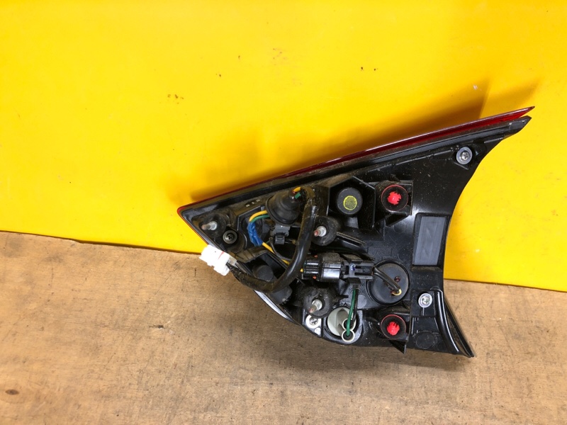 Фонарь внутренний левый X-TRAIL/ROGUE T32 13-20 Фонарь внутренний левый X-TRAIL/ROGUE T32 13-20