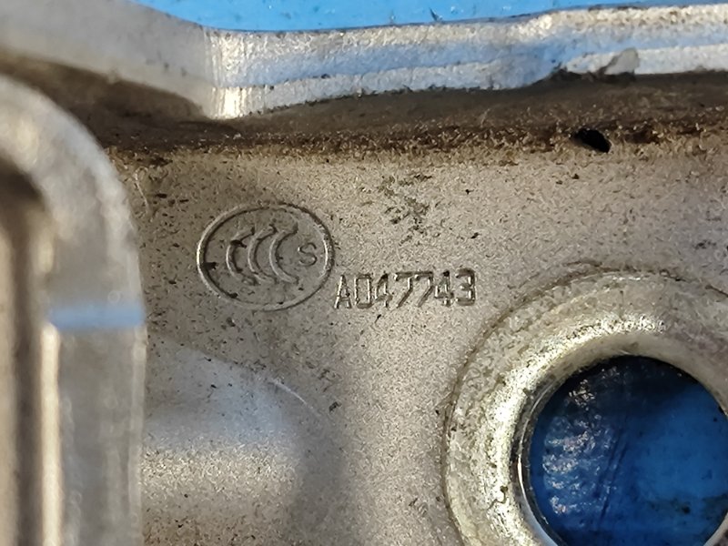 Петля двери верхняя передняя левая NISSAN LEAF 10-17