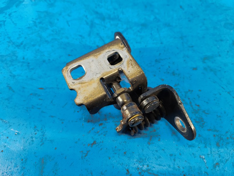 Петля двери верхняя передняя правая SEBRING 06-10