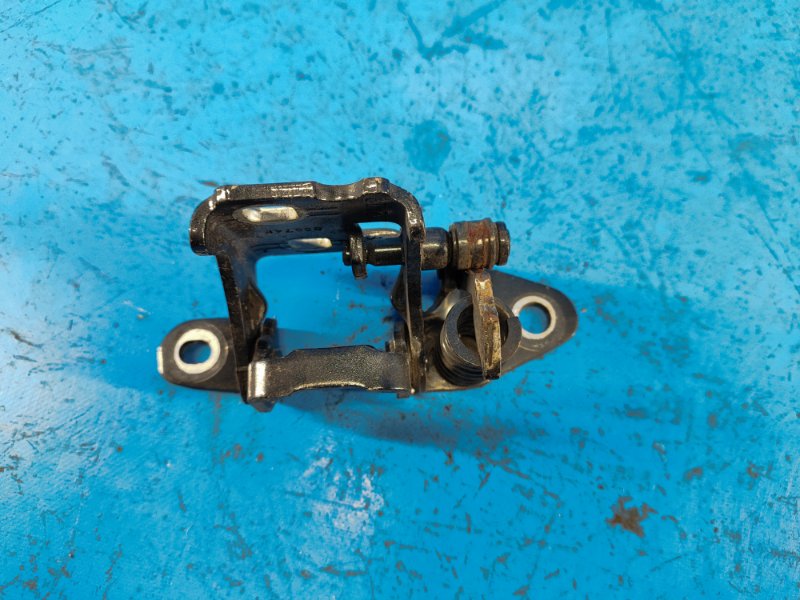 Петля двери верхняя передняя правая CHRYSLER SEBRING 06-10