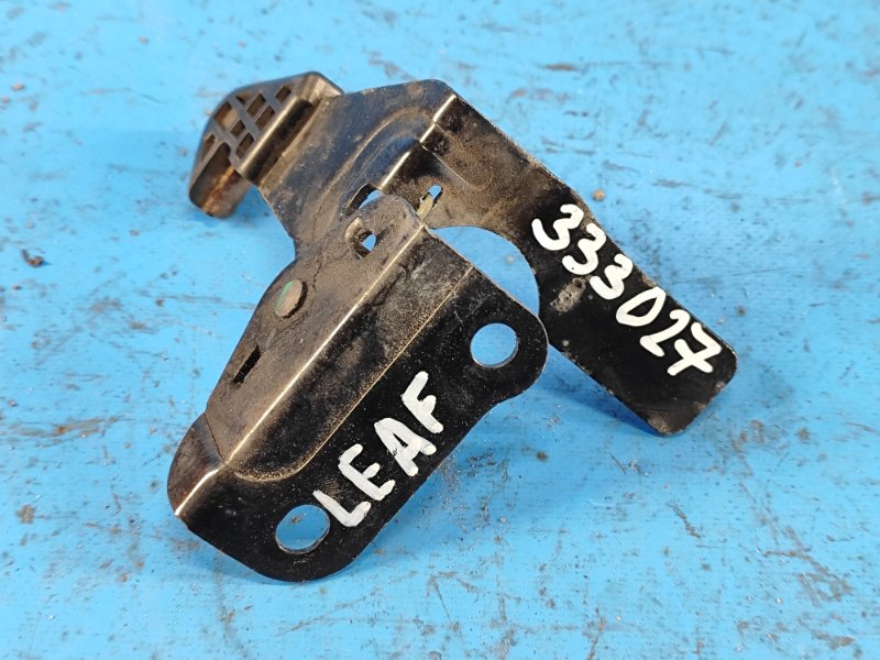 Крюк замка капота NISSAN LEAF 10-17 65670-3NA0A Б/У