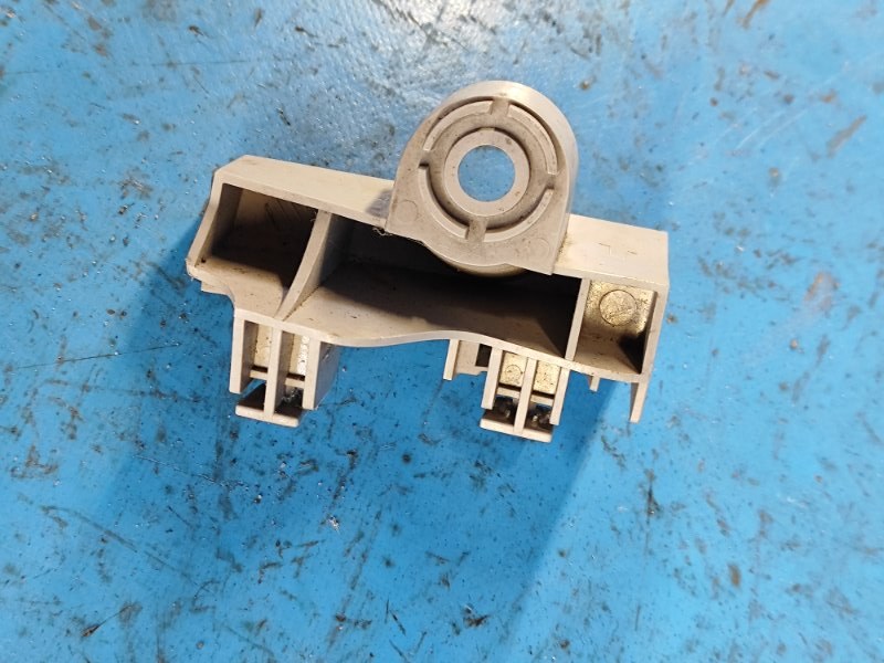 Кронштейн заднего бампера левый AURIS 13-18 Кронштейн заднего бампера левый AURIS 13-18