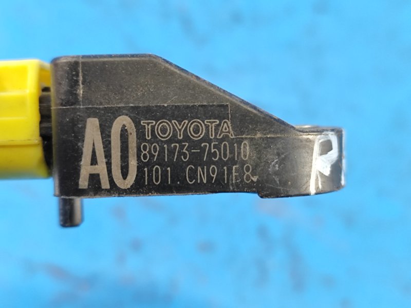 Датчик удара передний TOYOTA PRIUS - 30 09-17 ZVW30