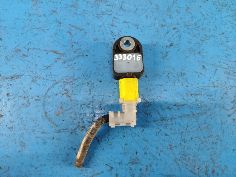 Датчик удара передний TOYOTA PRIUS - 30 09-17 2012 ZVW30 1.8 2ZRFXE 89173-75010 Б/У