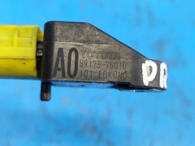 Датчик удара передний TOYOTA PRIUS - 30 09-17 ZVW30 1.8 2ZRFXE