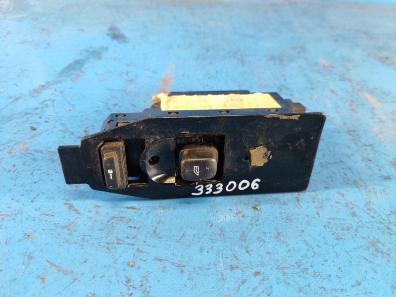 Кнопка стеклоподъемника передняя правая VOLVO S60 00-09 30739981 Б/У