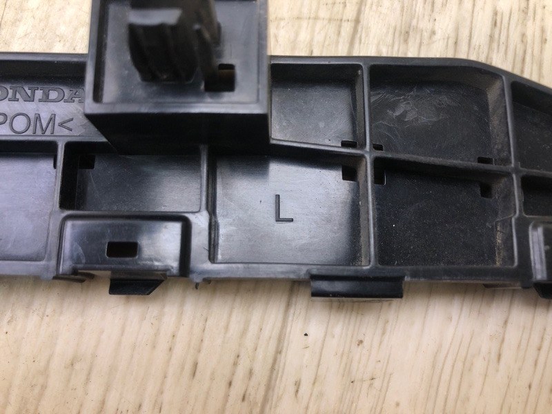 Кронштейн переднего бампера левый MDX (YD3) 13-21