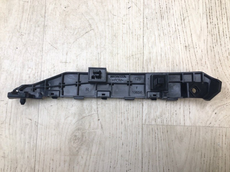 Кронштейн переднего бампера правый MDX (YD3) 13-21