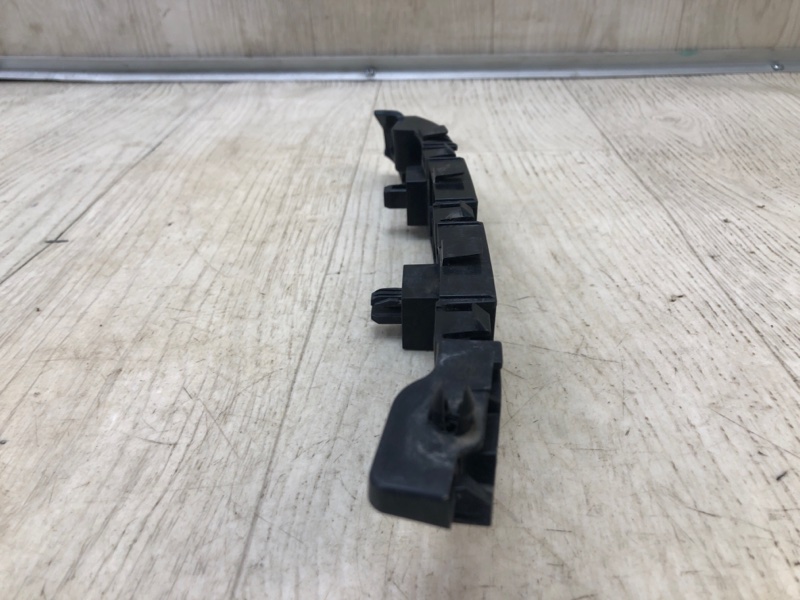 Кронштейн переднего бампера правый MDX (YD3) 13-21