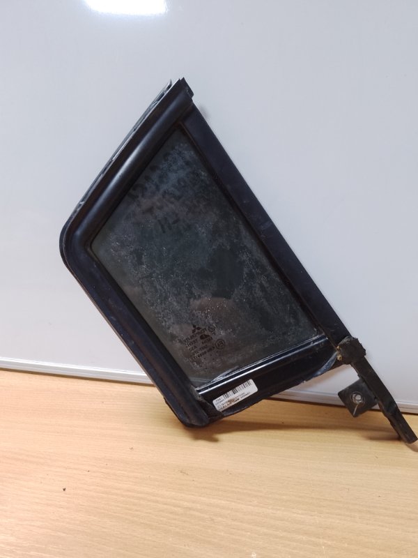 Стекло двери глухое заднее левое MITSUBISHI GALANT 03-12 Седан 2.4