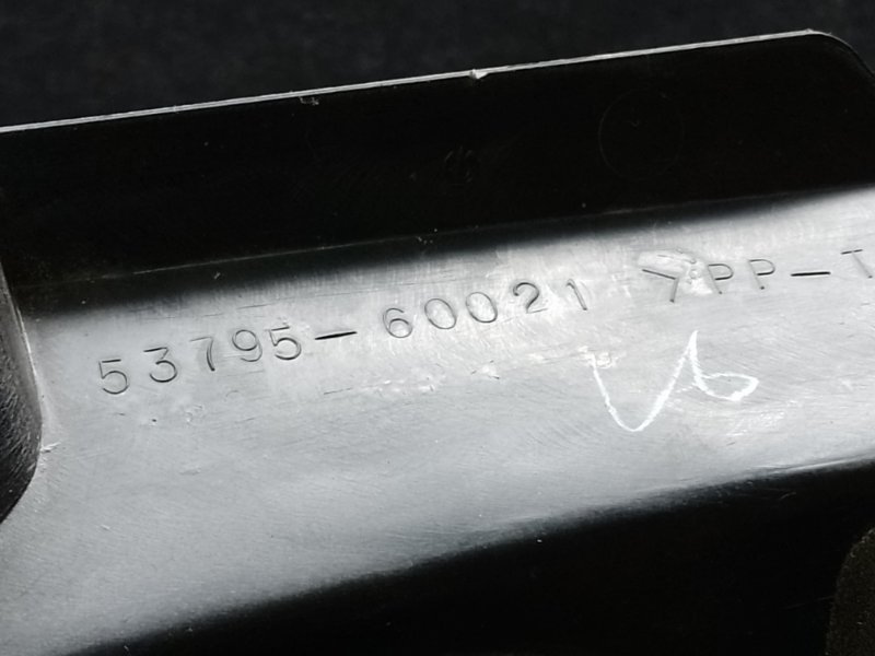 Пластик подкапотного отсека правый GX470 02-09