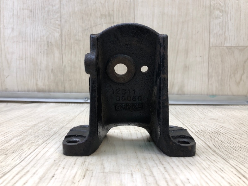 Кронштейн двигателя правый LAND CRUISER PRADO 120 02-09 3.0 1KDFTV