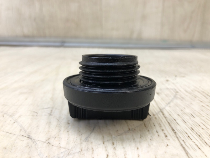 Крышка маслозаливной горловины LAND CRUISER PRADO 120 02-09 3.0 1KDFTV