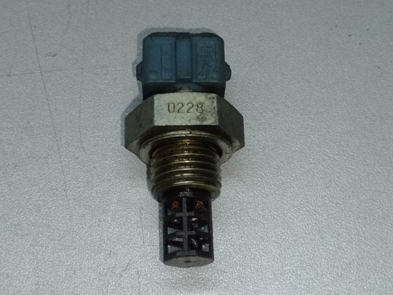 Запчасть датчик температуры воздуха CHEVROLET EPICA 06-13 96460228 Б/У Датчик температуры воздуха CHEVROLET EPICA 06-13 96460228 Б/У