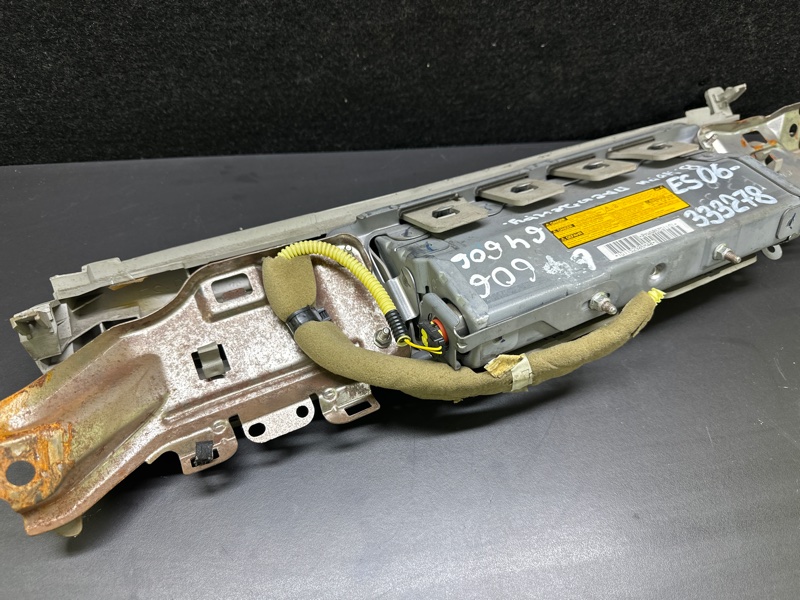 Подушка безопасности в колени передняя правая ES350 06-12