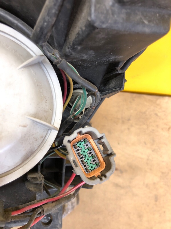 Фара правая MURANO Z50 02-07 Фара правая MURANO Z50 02-07