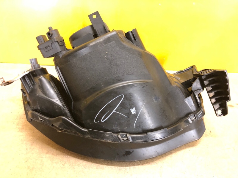 Фара левая L200 06-14