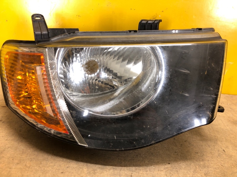 Фара правая MITSUBISHI L200 06-14 8301A692 Б/У