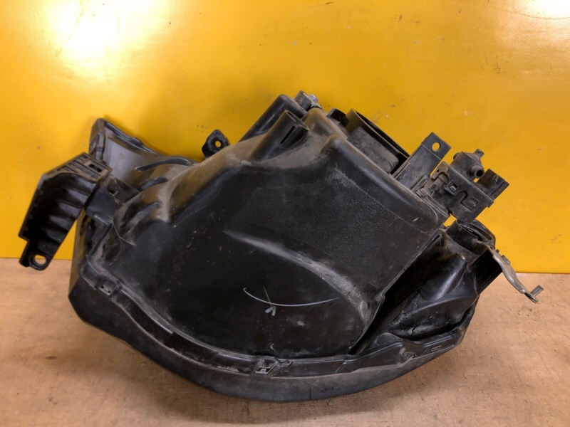 Фара правая L200 06-14