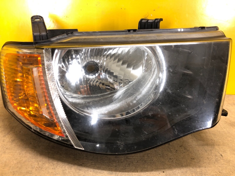 Фара правая MITSUBISHI L200 06-14 8301A692 Б/У