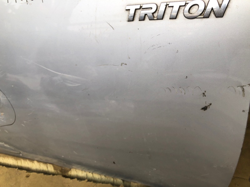 Дверь передняя правая L200 06-14