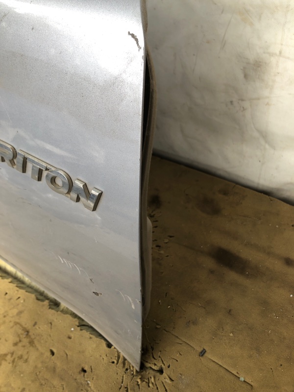 Дверь передняя правая L200 06-14