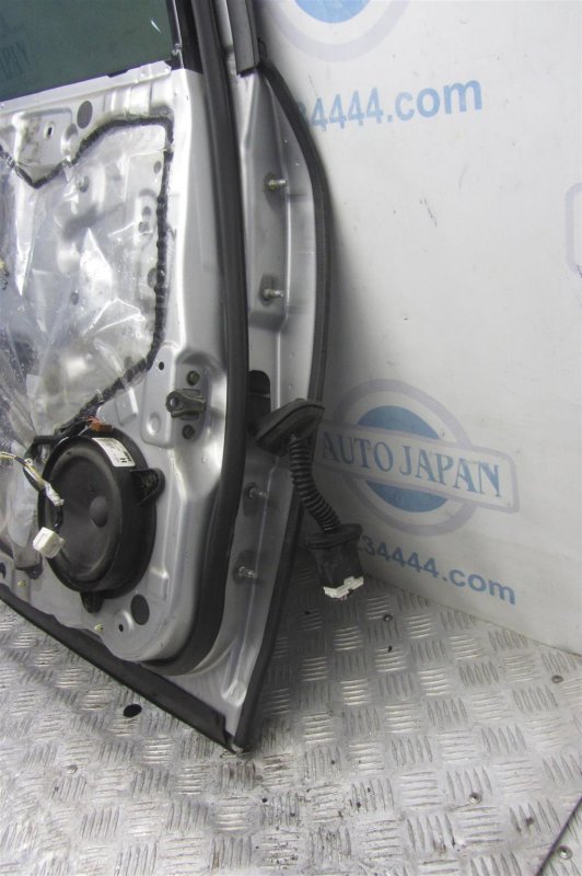 Ограничитель двери задний левый INFINITI G35 03-07 2006 Седан 3.5 82431-AL520 Б/У