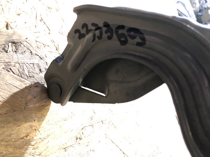 Петля капота левая KONA OS 17-23 Петля капота левая KONA OS 17-23