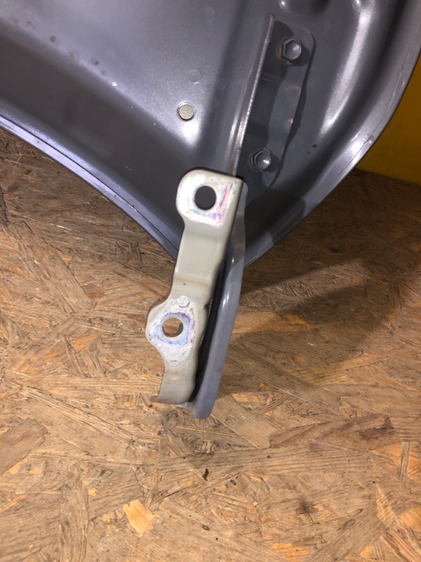 Петля капота левая KONA OS 17-23 Петля капота левая KONA OS 17-23