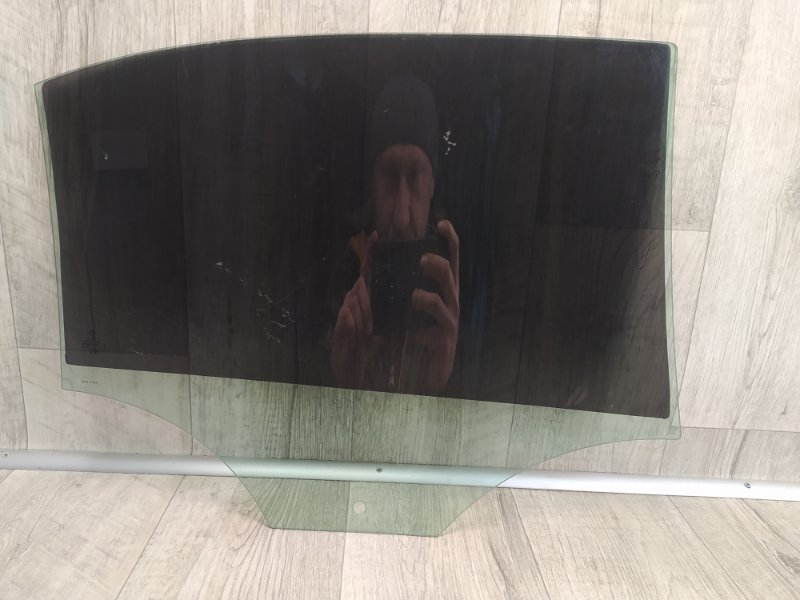 Стекло двери заднее левое JETTA USA 10-17 2011 162 2.5 CBUA