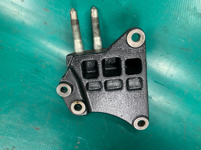 Кронштейн опоры двигателя KIA MAGENTIS 05–10 MG 2.4