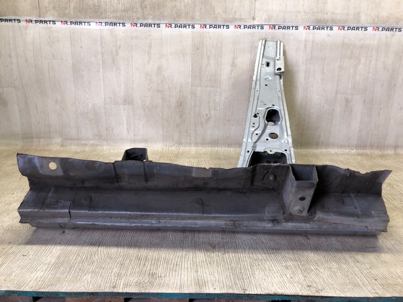 Стойка кузова средняя правая GX470 02-09