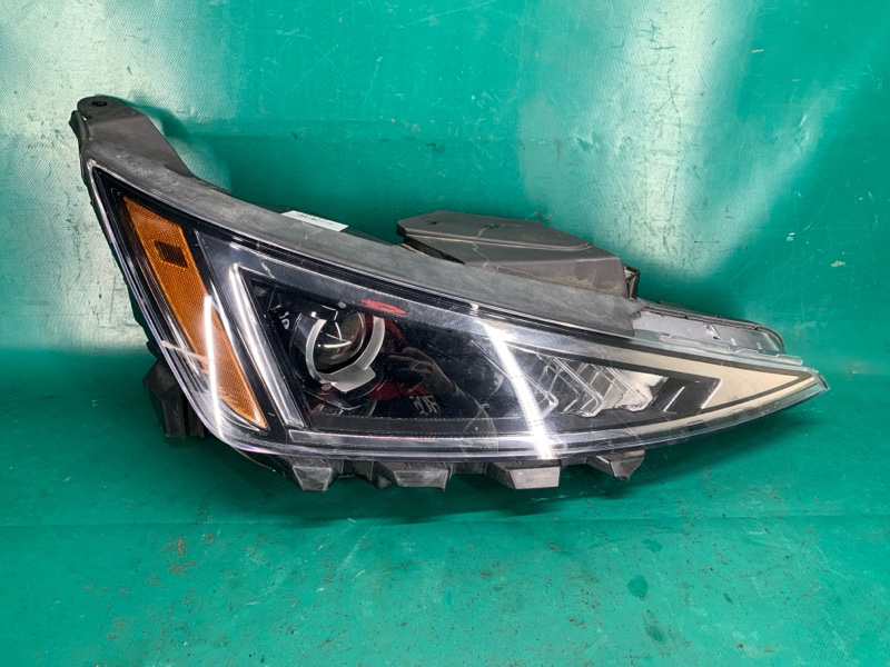 Фара передняя правая HYUNDAI ELANTRA AD 16- 2018 Седан 2.0 92102-F3510 Б/У