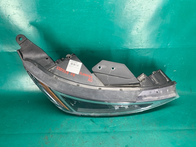 Фара передняя правая ELANTRA AD 16- 2018 Седан 2.0