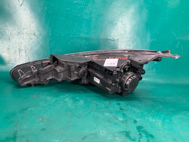 Фара передняя правая ELANTRA AD 16- 2018 Седан 2.0