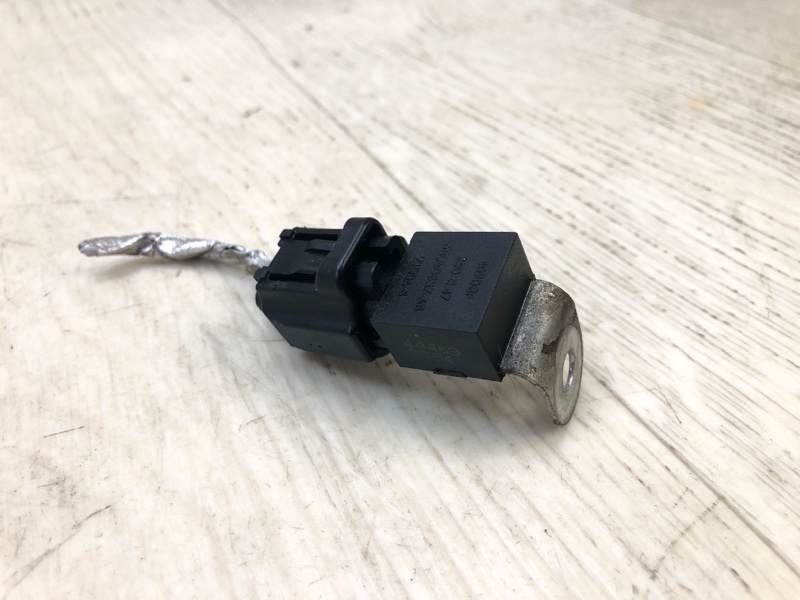 Запчасть конденсатор CHRYSLER 200 14-16 2015 UF 2.4 ED6 68080837AB Б/У Конденсатор CHRYSLER 200 14-16 2015 UF 2.4 ED6 68080837AB Б/У