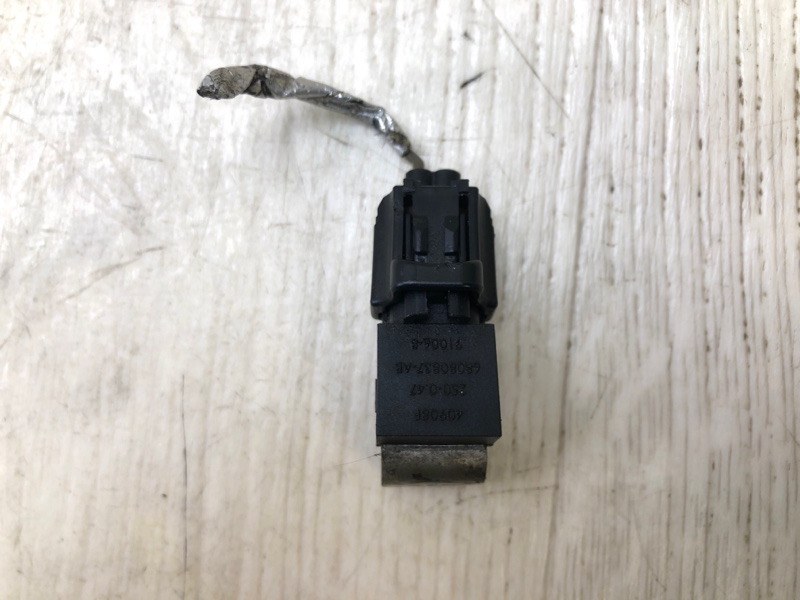 Конденсатор 200 14-16 2015 UF 2.4 ED6 Конденсатор 200 14-16 2015 UF 2.4 ED6