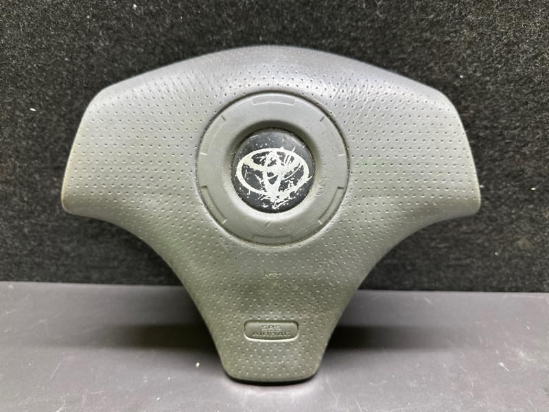 Подушка безопасности в руль TOYOTA COROLLA 120 00-07 2004 ZZE130L 1.8L 1ZZ-FE 45130-02210-B0 Б/У