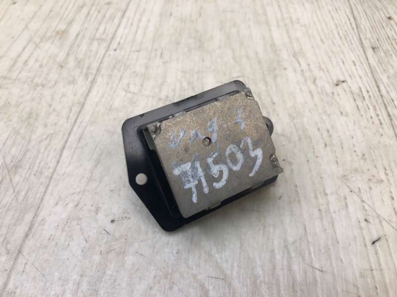 Резистор печки MITSUBISHI PAJERO 99-06 MR398863 Б/У