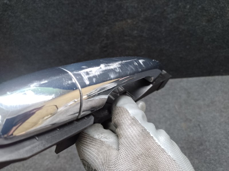 Ручка двери наружная передняя правая TRIBECA B9 05-07