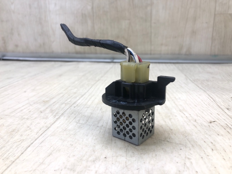 Запчасть резистор печки SUBARU TRIBECA B9 05-07 73532XA00A Б/У Резистор печки SUBARU TRIBECA B9 05-07 73532XA00A Б/У