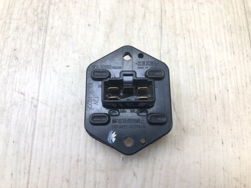 Запчасть резистор печки MITSUBISHI PAJERO 99-06 MR460344 Б/У Резистор печки MITSUBISHI PAJERO 99-06 MR460344 Б/У