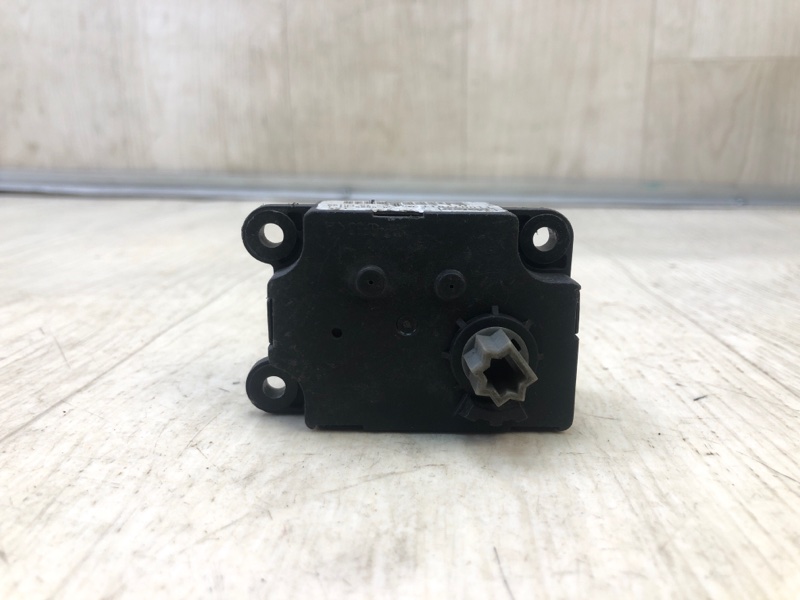 Моторчик заслонки печки NISSAN LEAF 10-17 27730-1FC1B Б/У