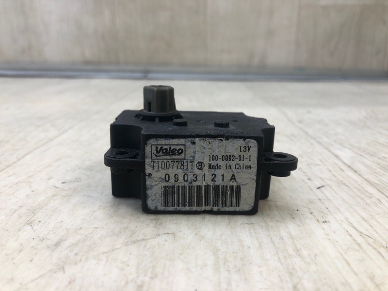 Моторчик заслонки печки LEAF 10-17